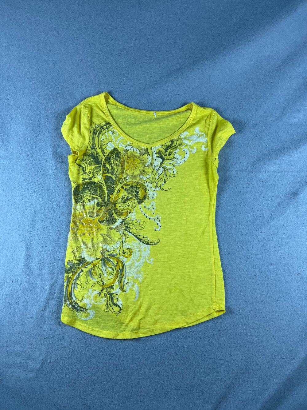 Y2K Yellow Fleur De Lis Rhinestone Top Womens S V Neck Lightweight Graphics Tee